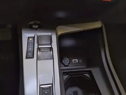 Photo 33 Peugeot 308  PureTech 130ch S&S EAT8