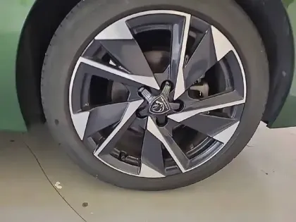 Photo 32 Peugeot 308  PureTech 130ch S&S EAT8