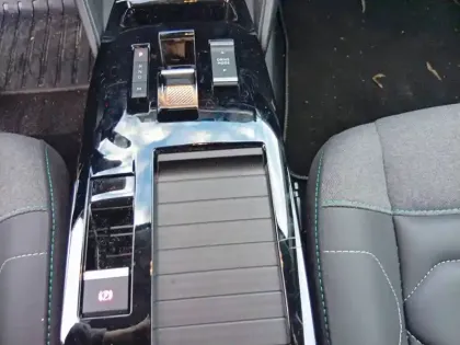 Photo 25 Citroën C4  Hybride 136 e-DCS6