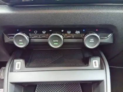 Photo 22 Citroën C4  Hybride 136 e-DCS6