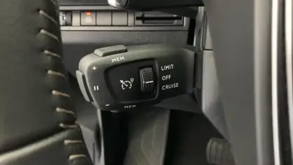 Photo 16 Peugeot 3008  Hybrid 136 e-DCS6 Allure Pack