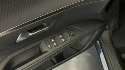 Photo 17 Peugeot 3008  Hybrid 136 e-DCS6 Allure Pack