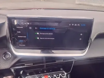 Photo 44 Peugeot 208  Hybrid 100 e-DCS6