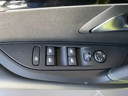Photo 33 Peugeot 208  Electrique 50 kWh 136ch