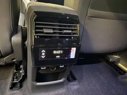 Photo 39 Peugeot 5008  Hybrid 136 e-DCS6