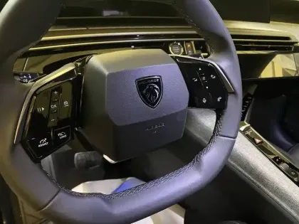 Photo 30 Peugeot 5008  Hybrid 136 e-DCS6