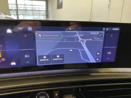 Photo 33 Peugeot 5008  Hybrid 136 e-DCS6