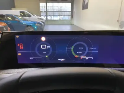 Photo 32 Peugeot 5008  Hybrid 136 e-DCS6