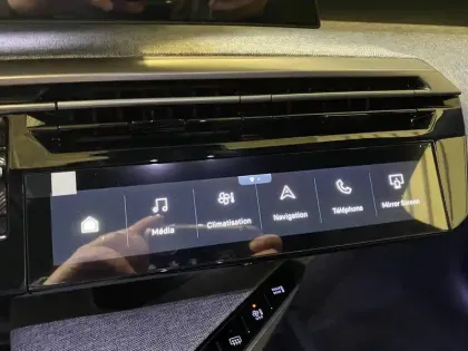 Photo 34 Peugeot 5008  Hybrid 136 e-DCS6