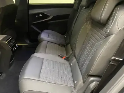 Photo 38 Peugeot 5008  Hybrid 136 e-DCS6