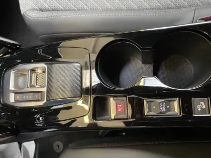 Photo 18 Peugeot 2008  Hybrid 136 e-DCS6