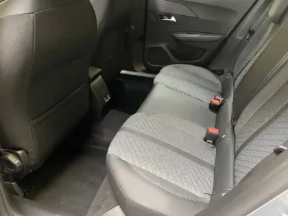 Photo 46 Peugeot 2008  Hybrid 136 e-DCS6