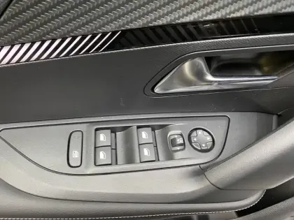 Photo 10 Peugeot 2008  Hybrid 136 e-DCS6