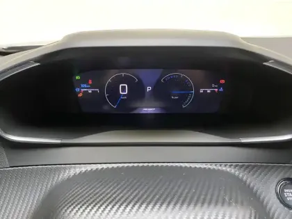 Photo 13 Peugeot 2008  Hybrid 136 e-DCS6