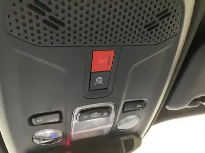 Photo 45 Peugeot 2008  Hybrid 136 e-DCS6
