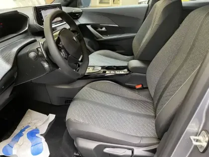 Photo 37 Peugeot 2008  Hybrid 136 e-DCS6
