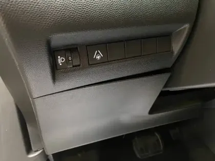 Photo 12 Peugeot 2008  Hybrid 136 e-DCS6