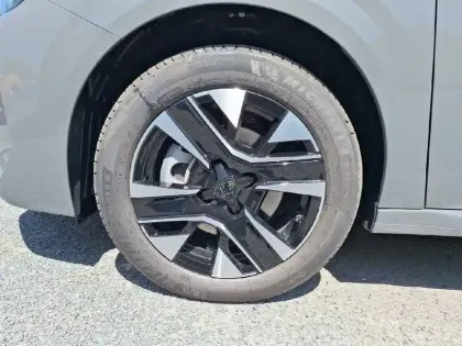 Photo 32 Peugeot 208  Hybrid 145 e-DCS6