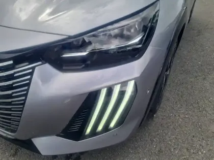 Photo 15 Peugeot 208  Hybrid 100 e-DCS6