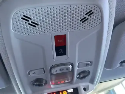 Photo 15 Peugeot 208  Hybrid 136 e-DCS6