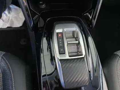 Photo 14 Peugeot 208  Hybrid 136 e-DCS6