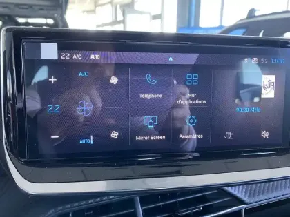 Photo 12 Peugeot 208  Hybrid 136 e-DCS6