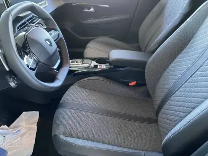 Photo 16 Peugeot 208  Hybrid 136 e-DCS6