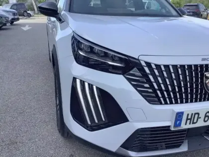 Photo 38 Peugeot 2008  Hybrid 145 e-DCS6