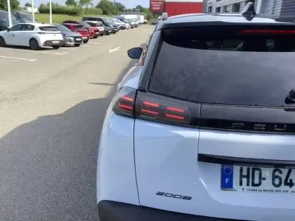 Photo 39 Peugeot 2008  Hybrid 145 e-DCS6