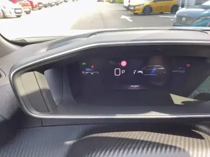 Photo 32 Peugeot 2008  Hybrid 145 e-DCS6