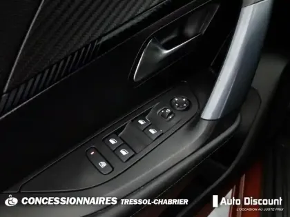 Photo 19 Peugeot 2008  BlueHDi 100 S&S BVM6 Allure