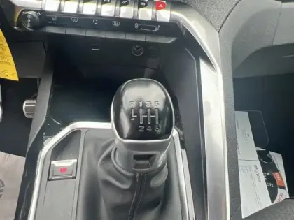 Photo 11 Peugeot 3008  1.2 Puretech 130ch S&S BVM6 GT Line