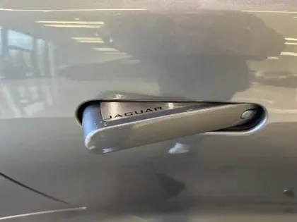 Photo 29 Jaguar F-Type Gén. I Ph3 R-Dynamic Black 2