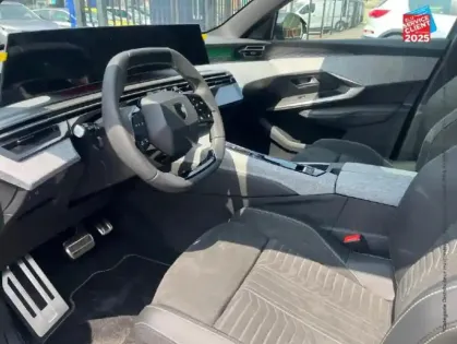 Photo 14 Peugeot 3008  1.2 Hybrid 145ch GT e-DCS6