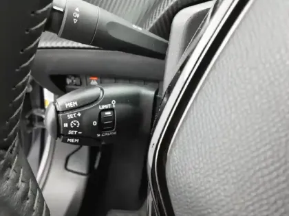 Photo 17 Peugeot 2008  PureTech 100 S&S BVM6