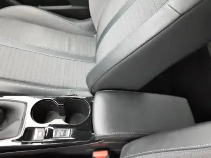 Photo 23 Peugeot 2008  PureTech 100 S&S BVM6