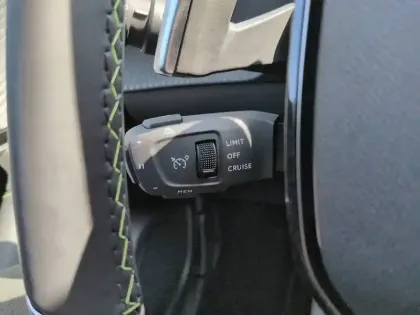 Photo 45 Peugeot 2008  Hybrid 145 e-DCS6