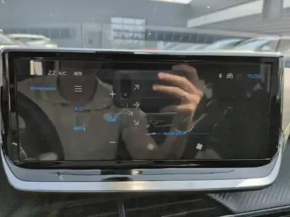 Photo 47 Peugeot 2008  Hybrid 145 e-DCS6