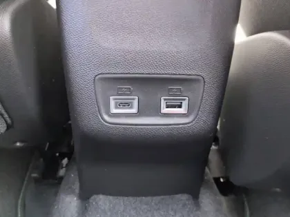 Photo 46 Peugeot 2008  Hybrid 145 e-DCS6