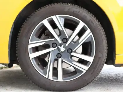 Photo 10 Peugeot 208  1.5 BlueHDi 100ch S&S Allure