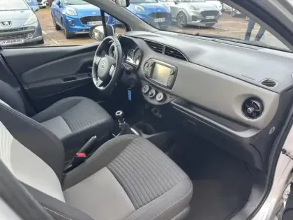 Photo 10 Toyota Yaris  110 VVT-i France Business 5p MY19