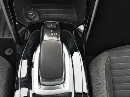 Photo 33 Peugeot 208  Electrique 50 kWh 136ch