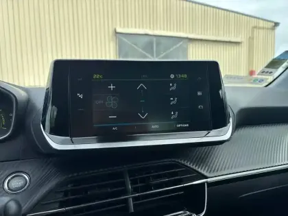 Photo 17 Peugeot 208  Electrique 50 kWh 136ch