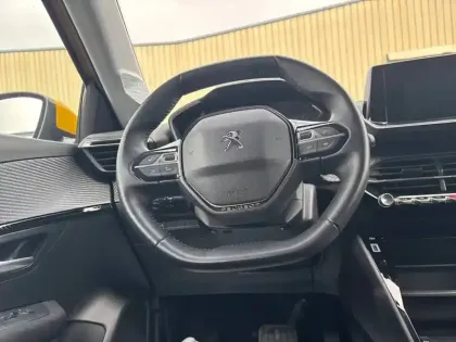 Photo 8 Peugeot 208  Electrique 50 kWh 136ch