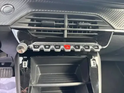 Photo 20 Peugeot 208  Electrique 50 kWh 136ch