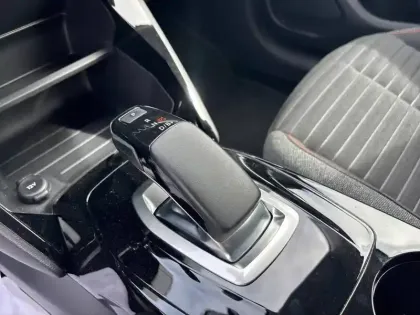 Photo 13 Peugeot 208  Electrique 50 kWh 136ch