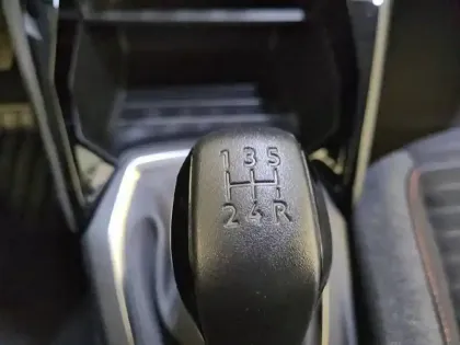 Photo 43 Peugeot 208  PureTech 75 S&S BVM5