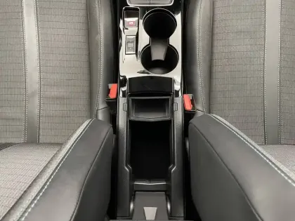 Photo 33 Peugeot 208  PureTech 100 S&S BVM6