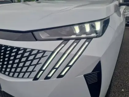 Photo 41 Peugeot 3008  Hybrid 145 e-DCS6