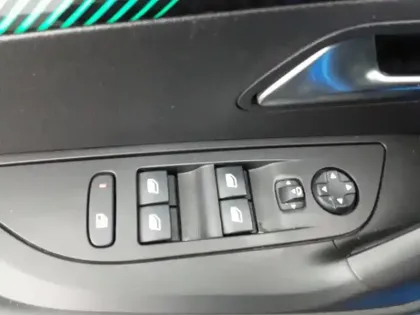 Photo 17 Peugeot 2008  Electrique 136 ch